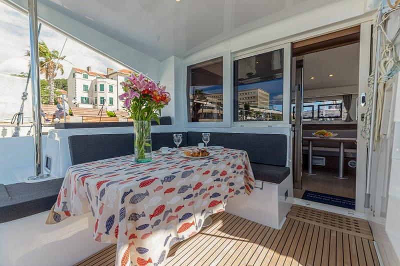 Book yachts online - catamaran - Lagoon 40 (2020) equipped with a/c (salon), generator - SAILOR MOON - rent