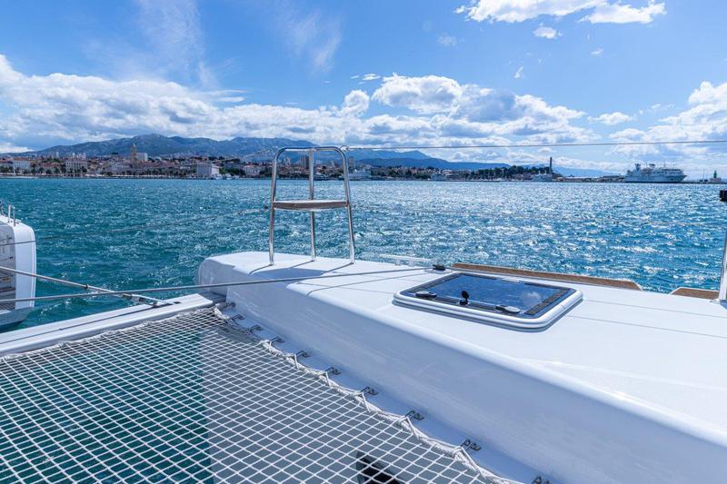 Book yachts online - catamaran - Lagoon 40 (2020) equipped with a/c (salon), generator - SAILOR MOON - rent
