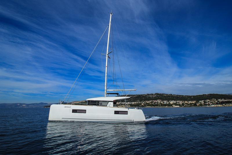Book yachts online - catamaran - Lagoon 40 (2020) equipped with a/c (salon), generator - LIQUID SPIRIT - rent