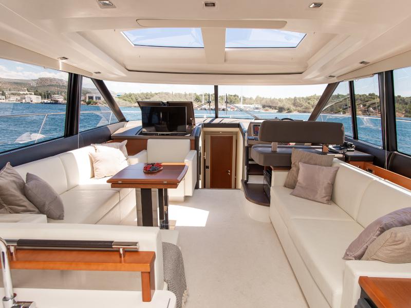 Book yachts online - motorboat - Prestige 550S - Atonika - rent