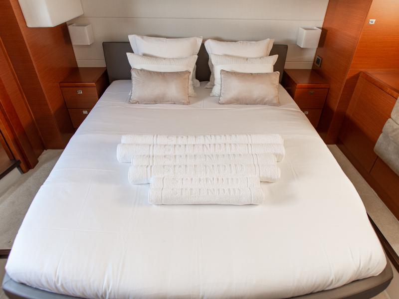 Book yachts online - motorboat - Prestige 550S - Atonika - rent