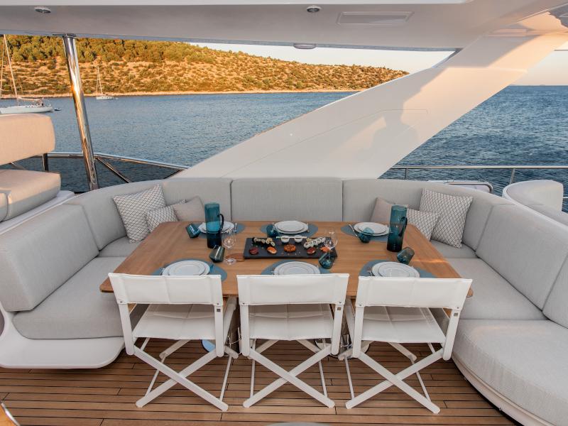 Book yachts online - motorboat - Azimut Grande 27 Metri - Dawo - rent
