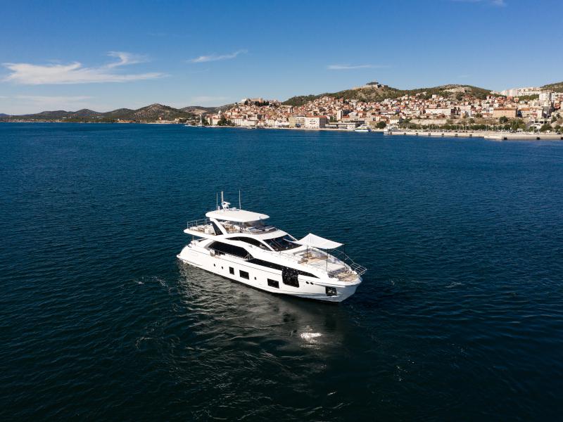 Book yachts online - motorboat - Azimut Grande 27 Metri - Dawo - rent