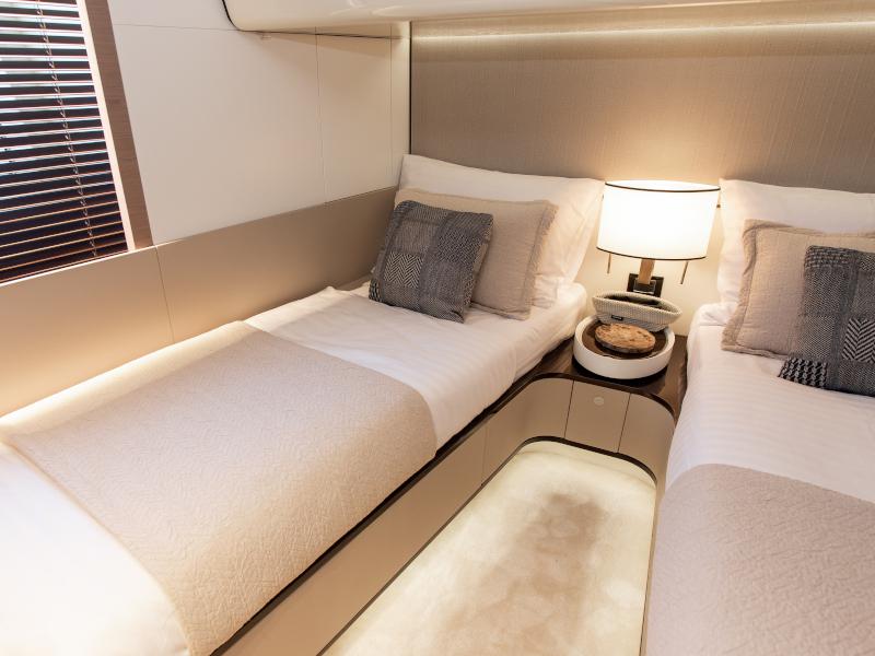 Book yachts online - motorboat - Azimut Grande 27 Metri - Dawo - rent