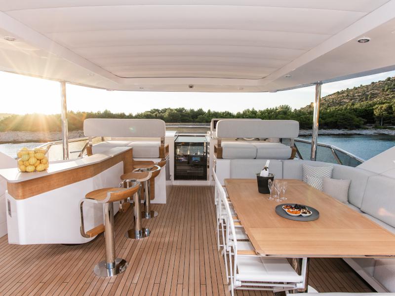 Book yachts online - motorboat - Azimut Grande 27 Metri - Dawo - rent