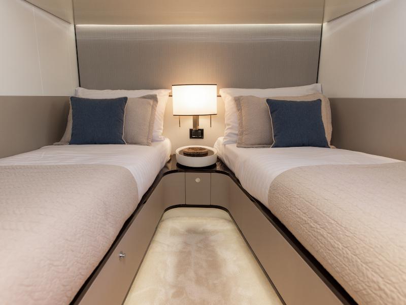 Book yachts online - motorboat - Azimut Grande 27 Metri - Dawo - rent