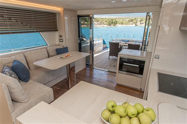 Book yachts online - motorboat - Monte Carlo Yacht 66 - Five Weeks - rent