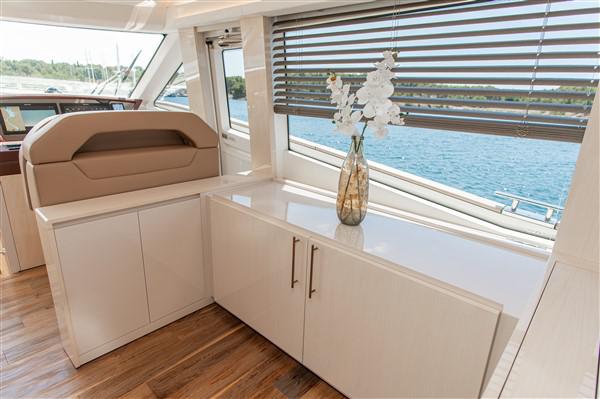 Book yachts online - motorboat - Monte Carlo Yacht 66 - Five Weeks - rent