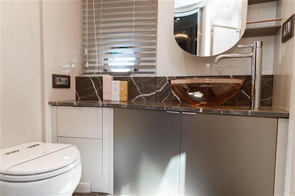 Book yachts online - motorboat - Monte Carlo Yacht 66 - Five Weeks - rent