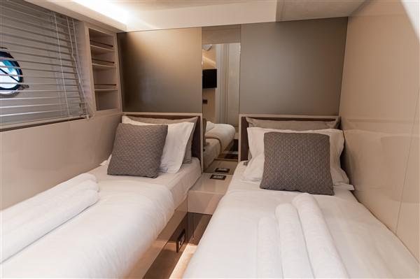 Book yachts online - motorboat - Monte Carlo Yacht 66 - Five Weeks - rent