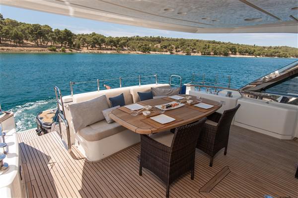Book yachts online - motorboat - Monte Carlo Yacht 66 - Five Weeks - rent