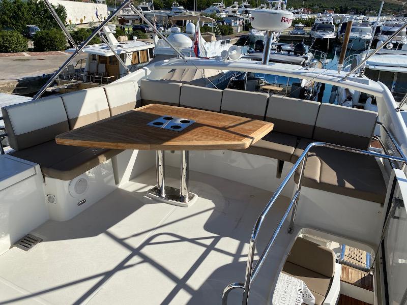 Book yachts online - motorboat - Prestige 550 Fly - Floria - rent