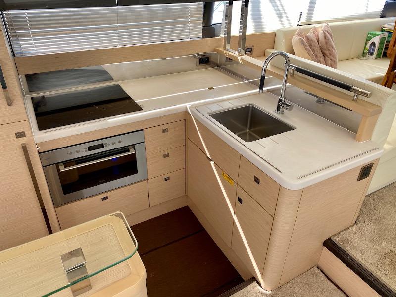 Book yachts online - motorboat - Prestige 550 Fly - Floria - rent