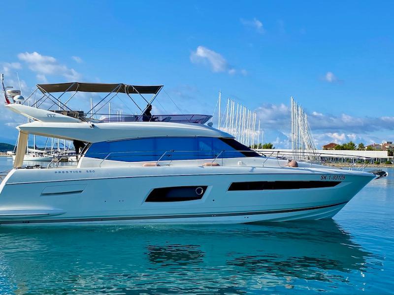 Book yachts online - motorboat - Prestige 550 Fly - Floria - rent