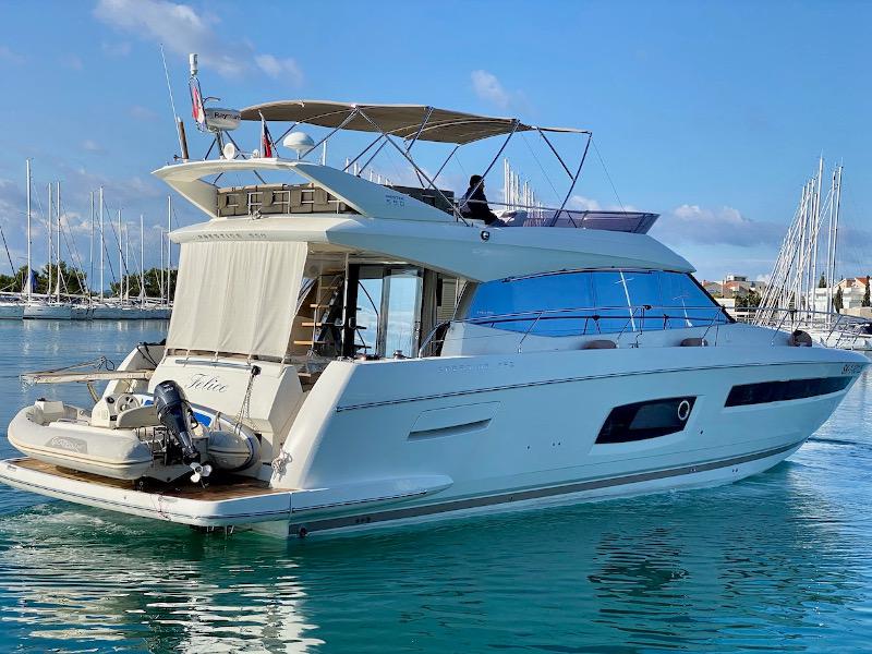 Book yachts online - motorboat - Prestige 550 Fly - Floria - rent