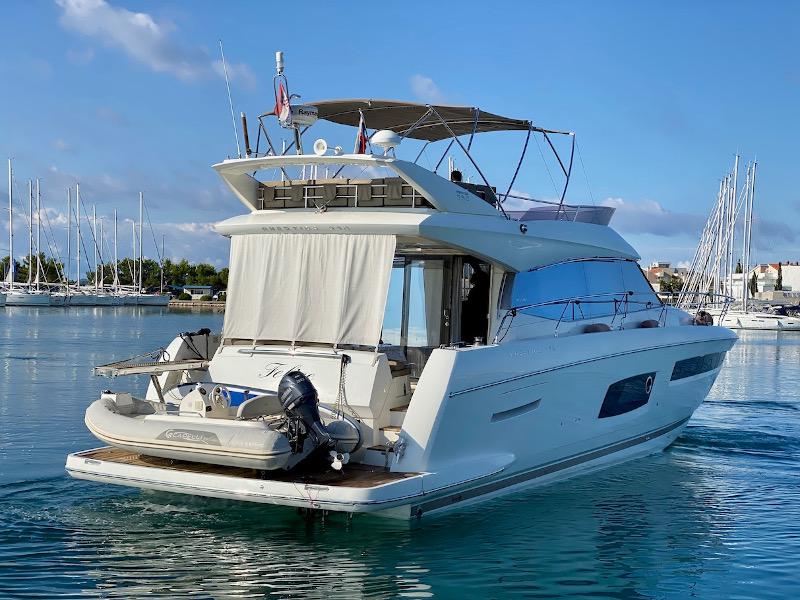 Book yachts online - motorboat - Prestige 550 Fly - Floria - rent