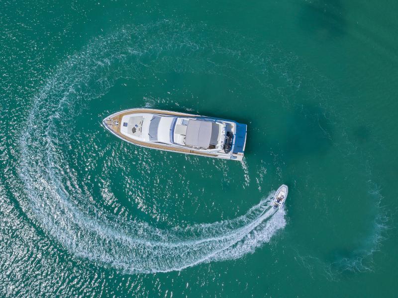 Book yachts online - motorboat - Ferretti 681 - DOMINIQUE - rent