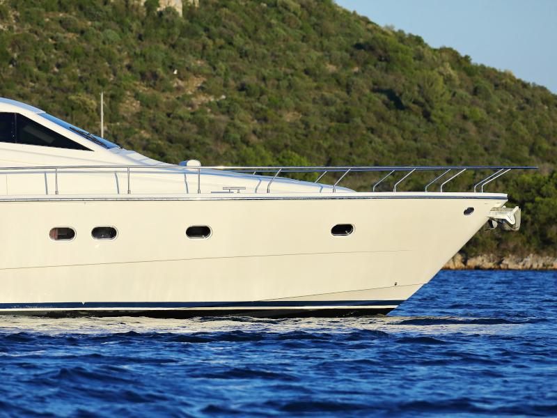Book yachts online - motorboat - Ferretti 681 - DOMINIQUE - rent