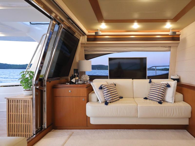 Book yachts online - motorboat - Ferretti 681 - DOMINIQUE - rent