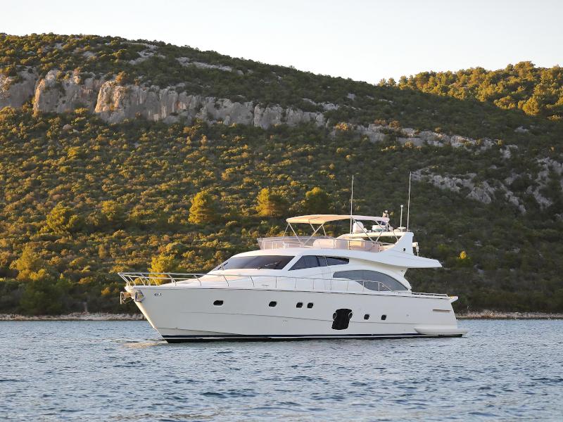 Book yachts online - motorboat - Ferretti 681 - DOMINIQUE - rent