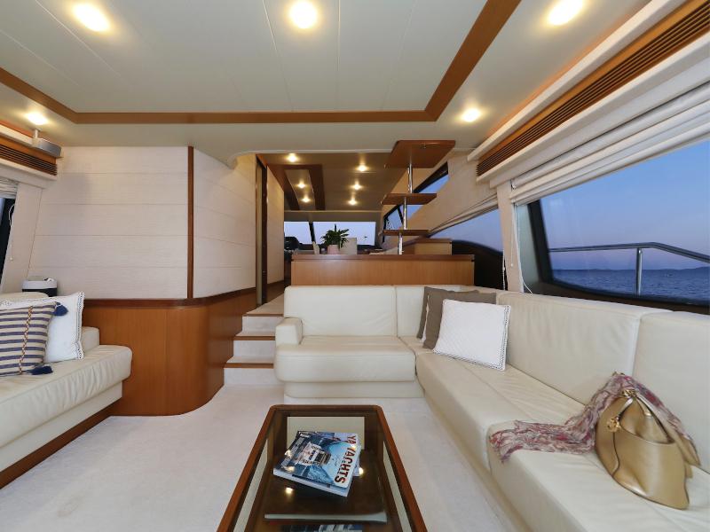 Book yachts online - motorboat - Ferretti 681 - DOMINIQUE - rent