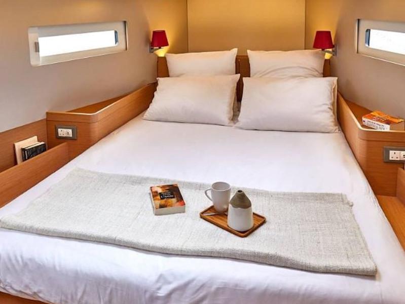 Book yachts online - sailboat - Sun Odyssey 410 - SEA WHISPER - rent