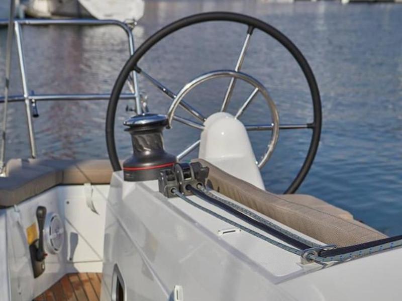 Book yachts online - sailboat - Sun Odyssey 410 - SEA WHISPER - rent