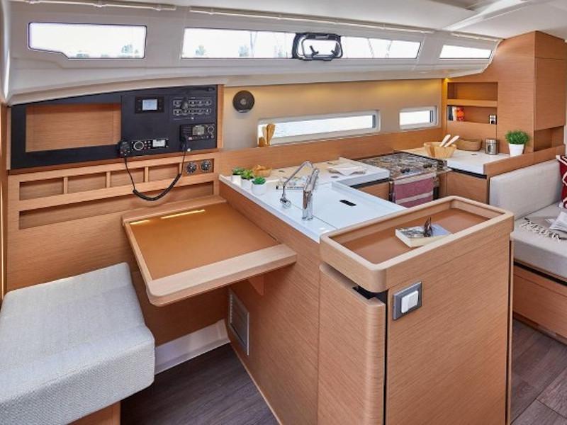 Book yachts online - sailboat - Sun Odyssey 410 - SEA WHISPER - rent