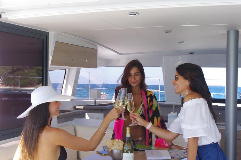 Book yachts online - catamaran - Bali 4.3 - Hogwarts - rent