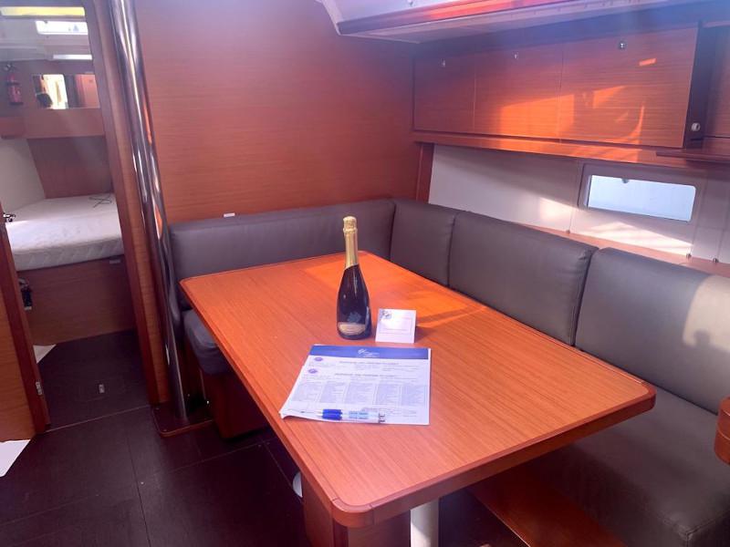 Book yachts online - sailboat - Dufour 390 Grand Large - Friend Planet - rent