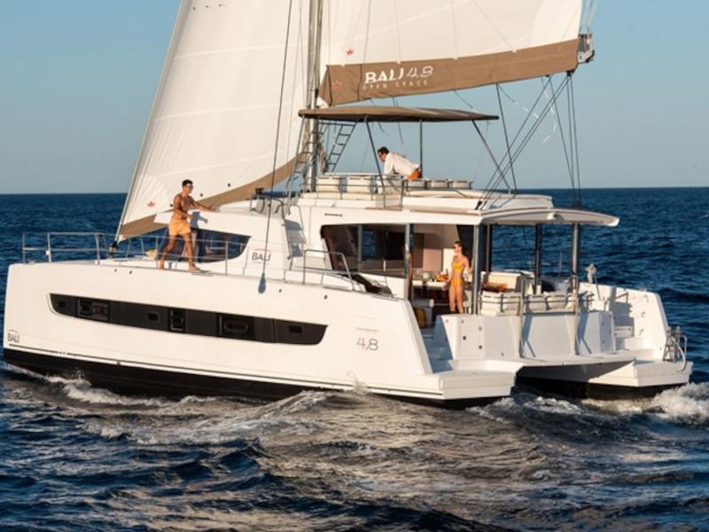 Book yachts online - catamaran - Bali 4.8 - Olea Crewed Elegant Pack - rent
