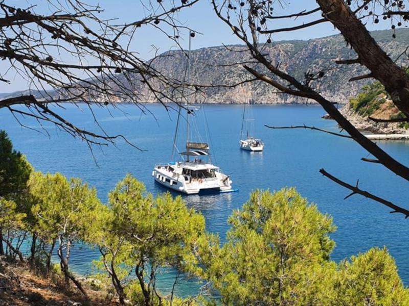 Book yachts online - catamaran - Bali 4.8 - Olea Crewed Elegant Pack - rent