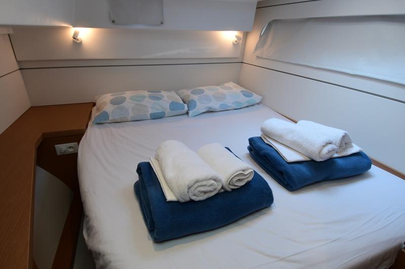 Book yachts online - catamaran - Excess 12 - Silver Kiss - rent