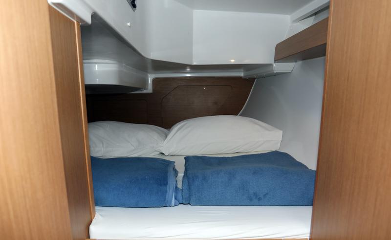 Book yachts online - sailboat - Sun Odyssey 319 - Tatjana - rent