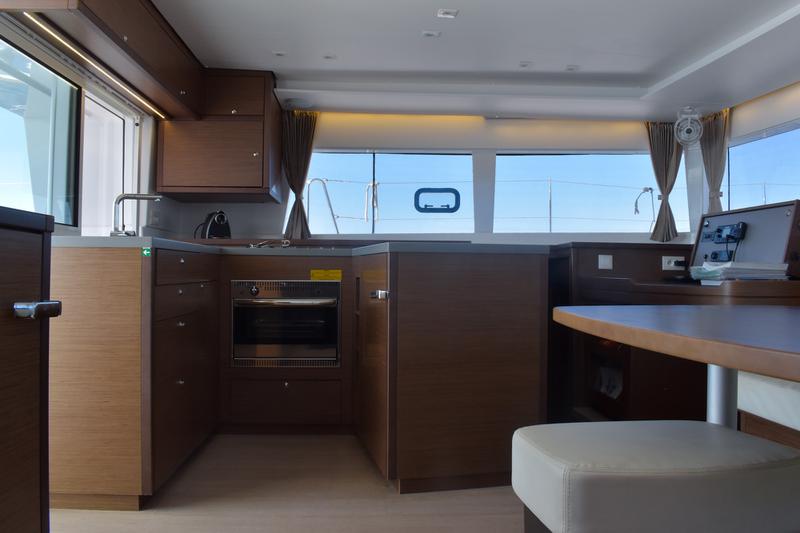Book yachts online - catamaran - Lagoon 450  Flybridge - Alkistis - rent