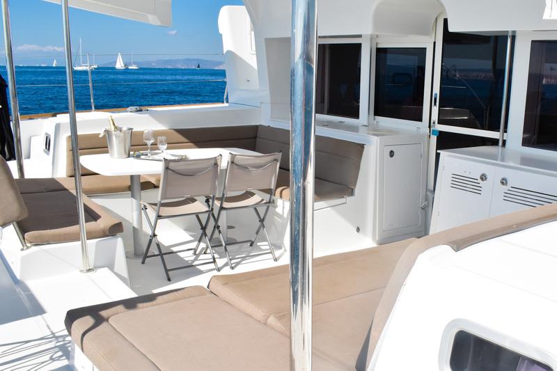 Book yachts online - catamaran - Lagoon 450  Flybridge - Alkistis - rent