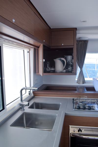 Book yachts online - catamaran - Lagoon 450  Flybridge - Alkistis - rent
