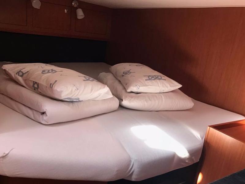 Book yachts online - motorboat - Bavaria Sport 32 - Mali Princ - rent