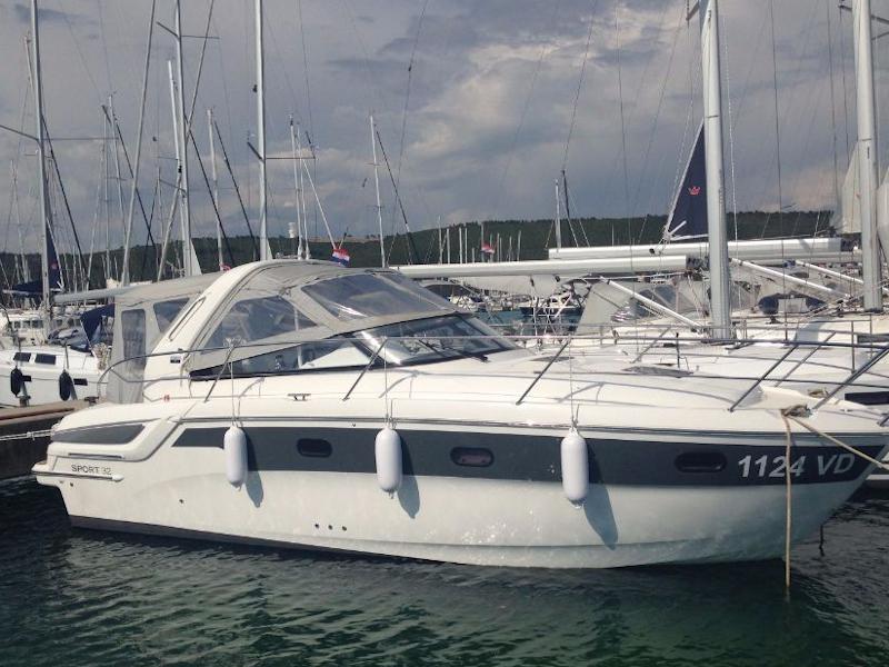 Book yachts online - motorboat - Bavaria Sport 32 - Mali Princ - rent