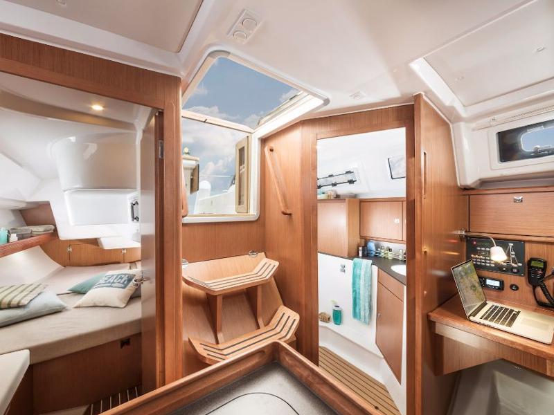 Book yachts online - sailboat - Bavaria Cruiser 34 - Baltazar - rent