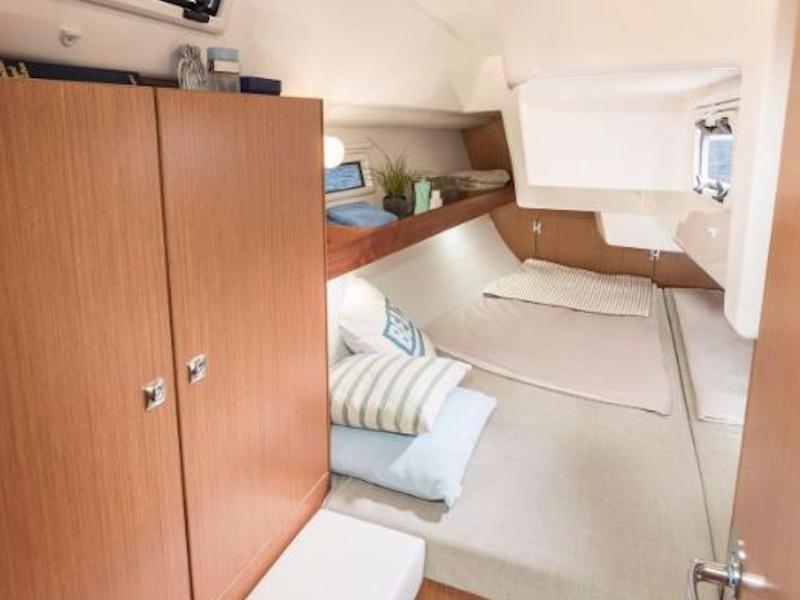 Book yachts online - sailboat - Bavaria Cruiser 34 - Baltazar - rent