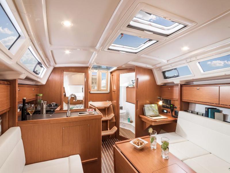 Book yachts online - sailboat - Bavaria Cruiser 34 - Baltazar - rent