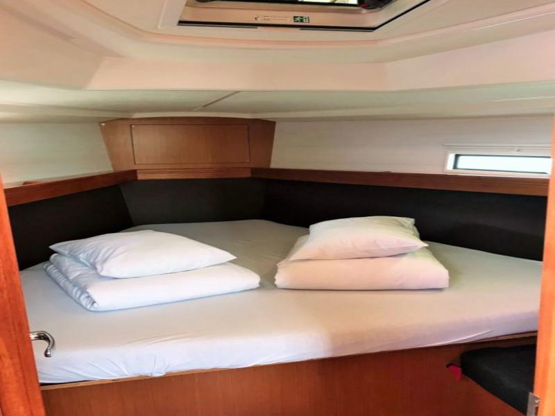 Book yachts online - sailboat - Bavaria Cruiser 37 - Levant - rent