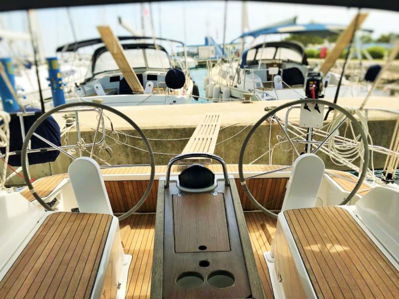 Book yachts online - sailboat - Bavaria Cruiser 37 - Levant - rent