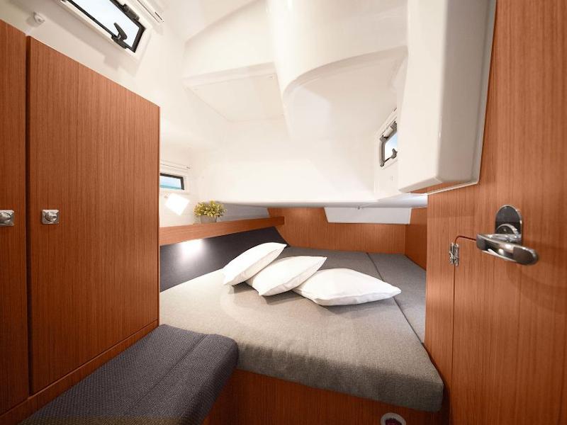 Book yachts online - sailboat - Bavaria Cruiser 41 - Pearl - rent