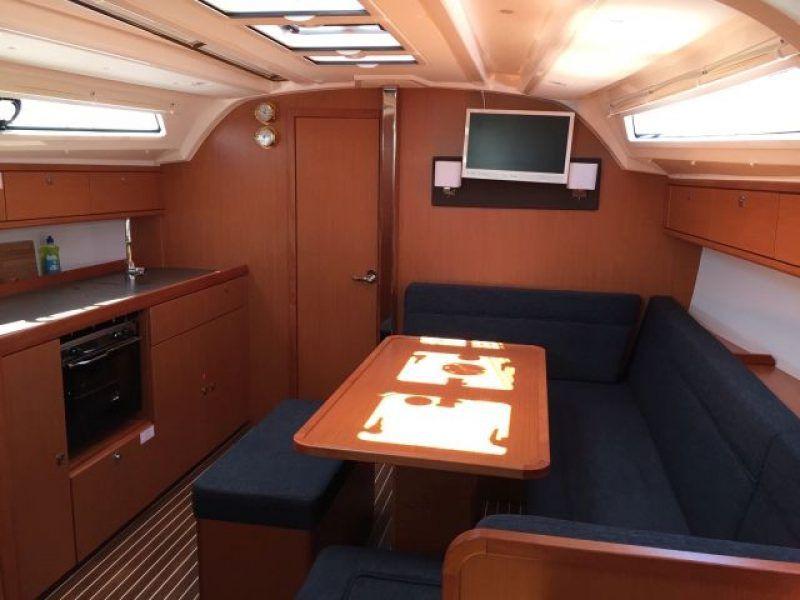 Book yachts online - sailboat - Bavaria Cruiser 41 - Libra - rent