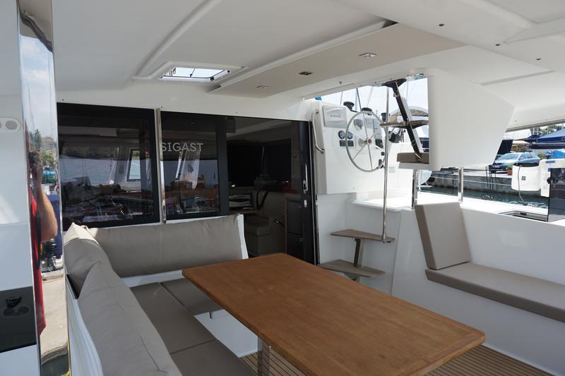 Book yachts online - catamaran - Lucia 40 - Sigast - rent
