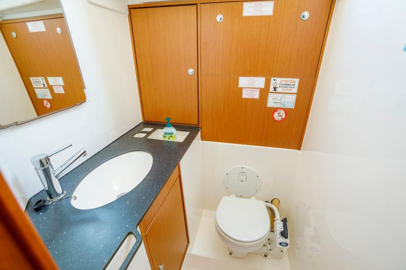 Book yachts online - sailboat - Bavaria 45 Cruiser - Fair Wind - rent