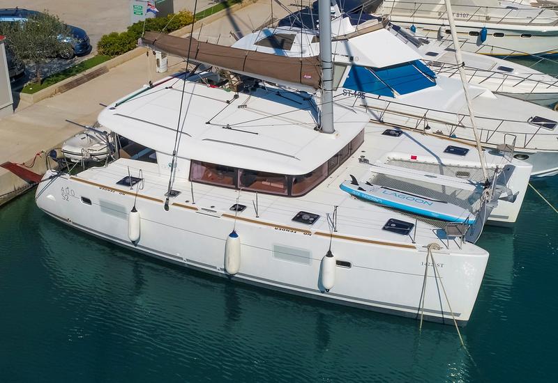 Book yachts online - catamaran - Lagoon 400 S2 - Second Wind - rent