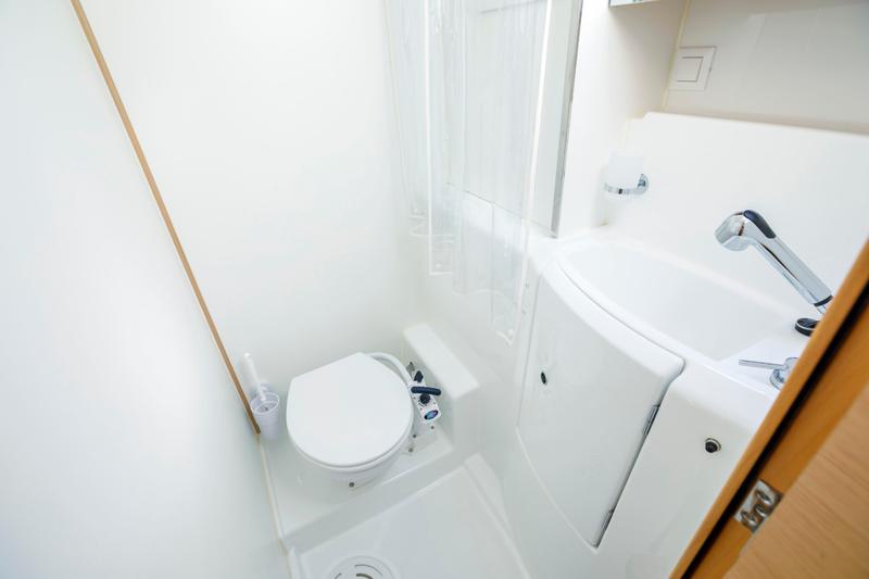 Book yachts online - catamaran - Lagoon 400 S2 - Second Wind - rent